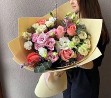 Букет цветов из:  Розы, Лизиантусы и Гвоздики #REPLACE_PRED# Москве