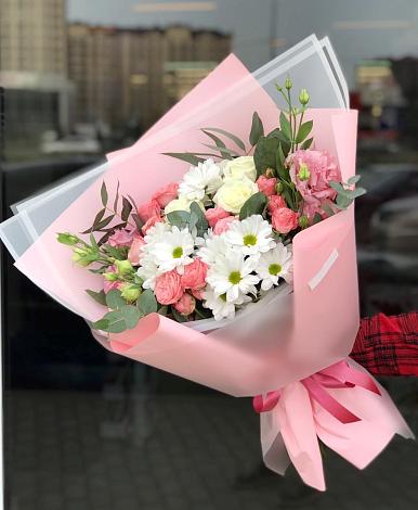 Букет цветов из: Розы, Лизиантусы и Хризантемы в Новокиевском Увале